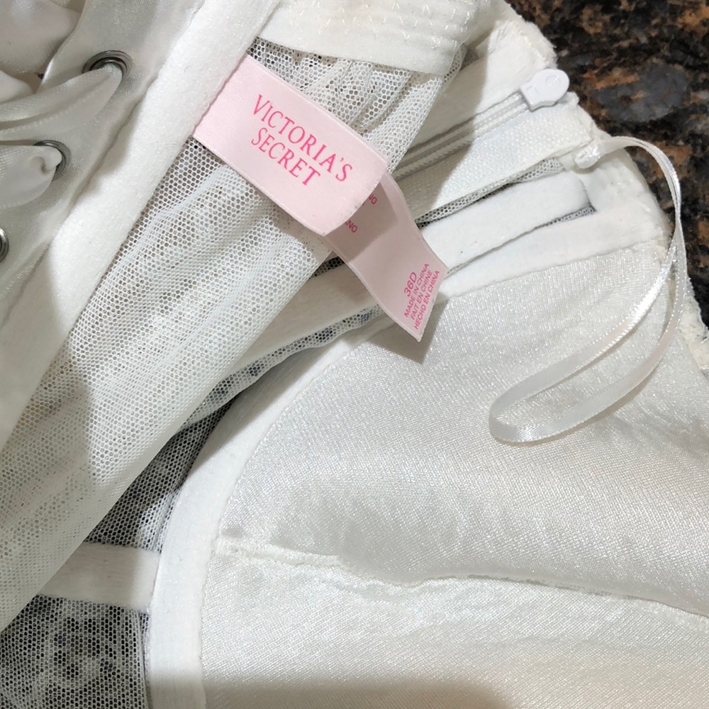 Victoria secrets bra new never used - Picture 5 of 8